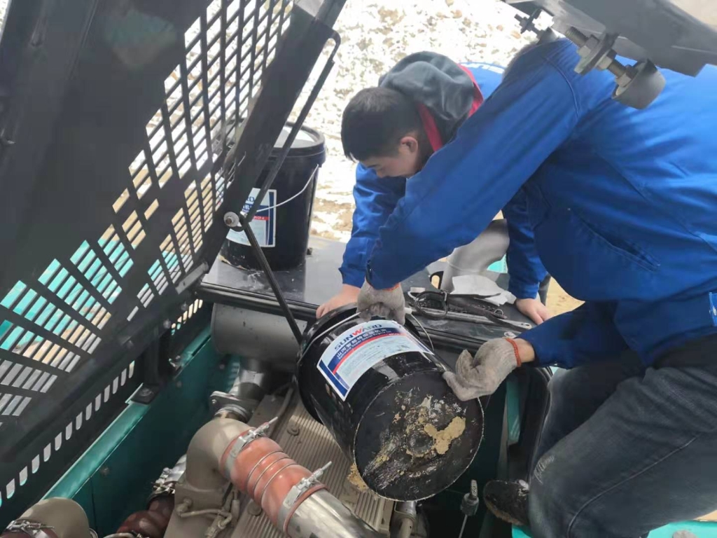 宝运莱智能470挖机成功挑战世界屋脊