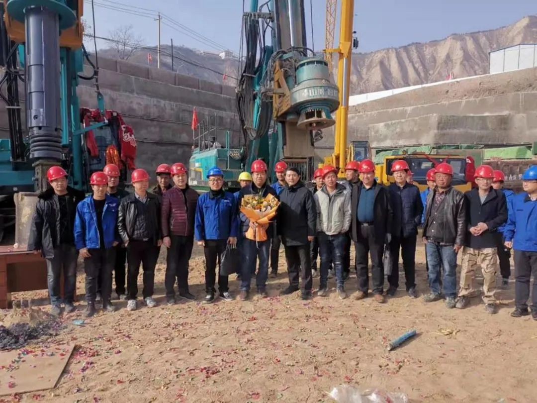 金戈铁马工程路 风雨无阻选宝运莱