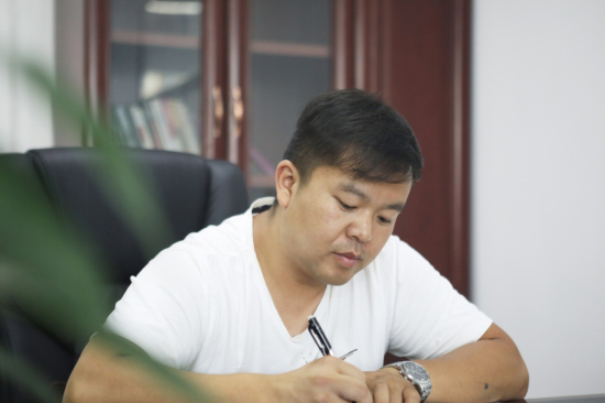 六年六台挖机 邓老板是个“宝运莱迷”