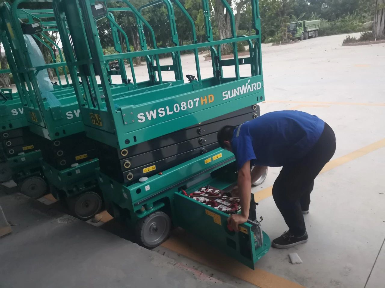 30小时，8个人，10台装备，宝运莱说到做到！