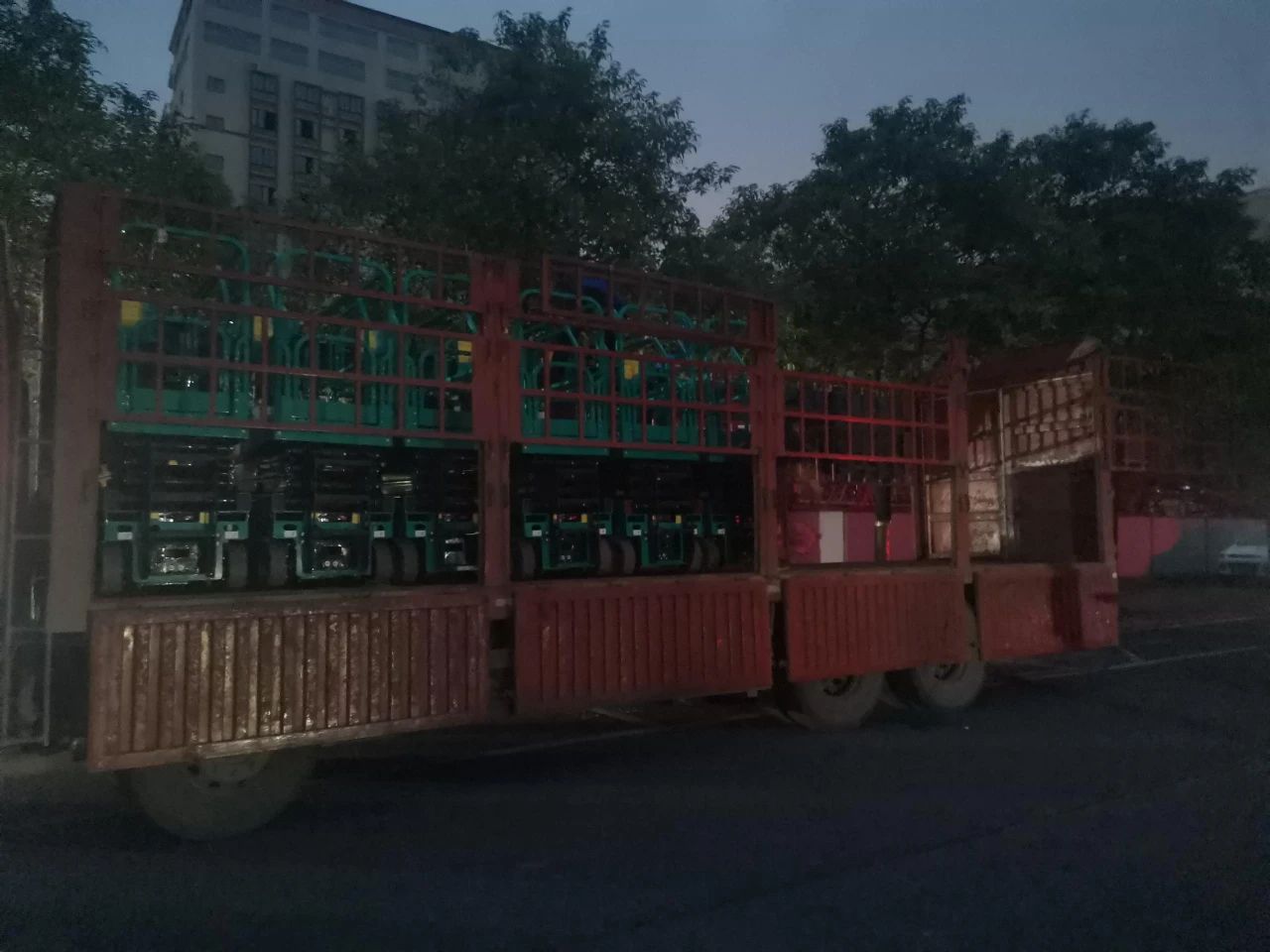 30小时，8个人，10台装备，宝运莱说到做到！