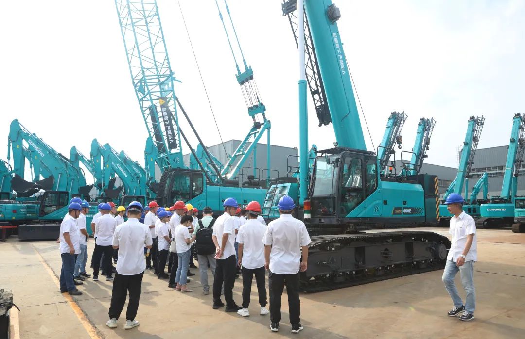 双鹰翱翔，“E”往无前！——宝运莱智能新一代E系列起重机下线！
