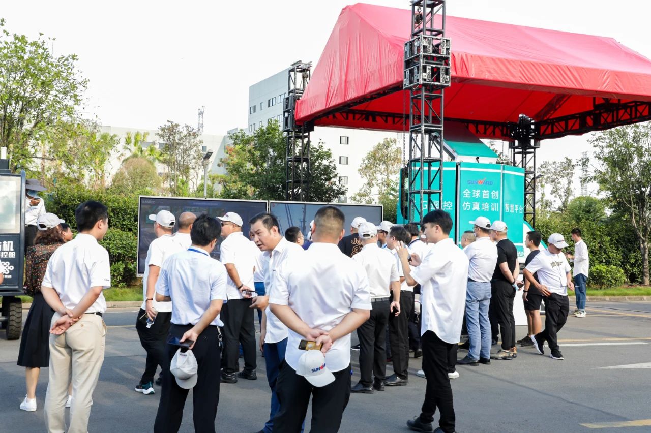 逛展超热闹！宝运莱智能成果展示会高能名场面来袭