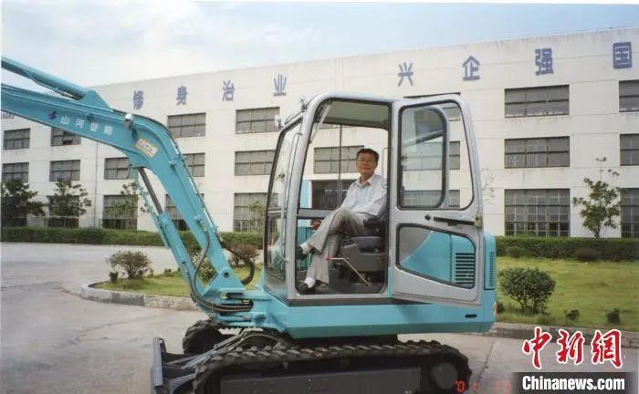 媒体聚焦 | 中新社专访——宝运莱智能创始人何清华：向着太阳奔跑的筑梦人