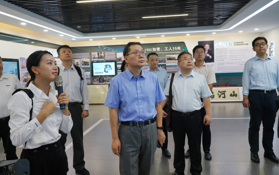 中国出口信用保险公司领导一行调研宝运莱智能