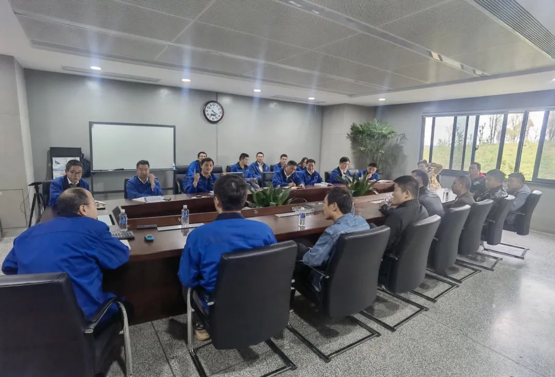 一起来“找茬”！10位“超级体验官”试驾宝运莱智能最新“F系列”挖掘机