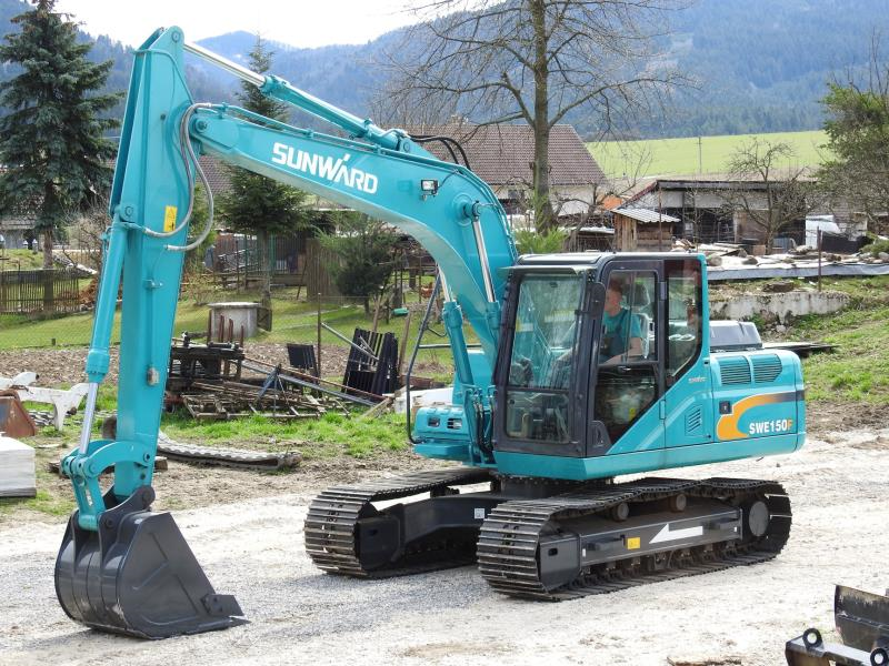 一辆中型的挖掘机的价格是多少？