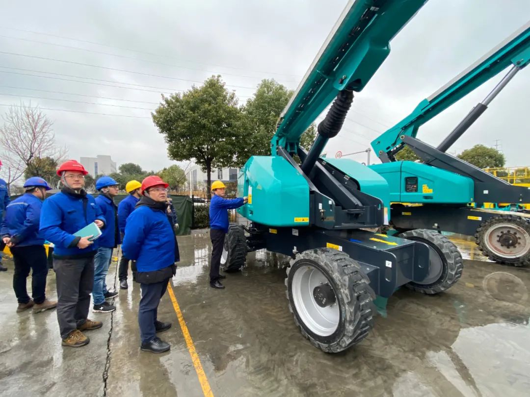 勇闯蓝海！宝运莱智能两款臂式高空作业平台正式“出道”