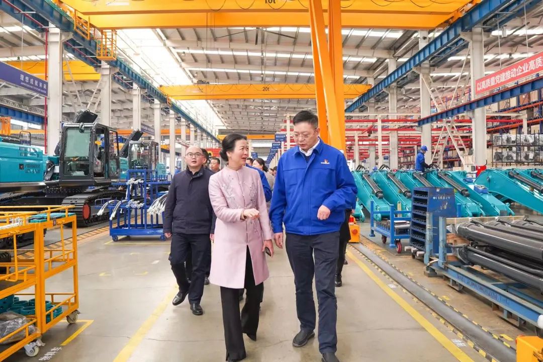 长沙市总工会、长沙经开区总工会一行调研宝运莱智能