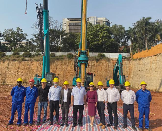 助力乌干达第一住宅高楼建设！宝运莱智能再次出征非洲市场