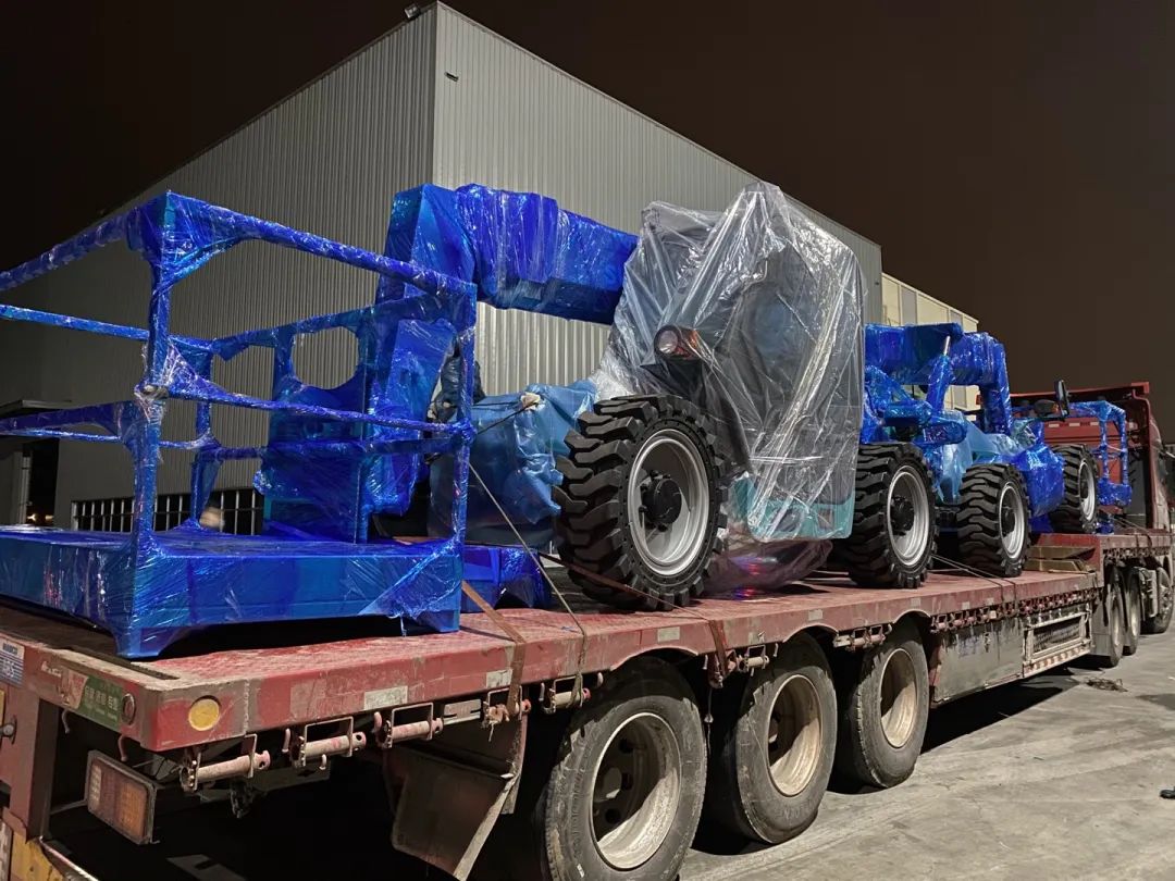 伸缩臂叉装车发往塞尔维亚！宝运莱智能持续助力“一带一路”建设