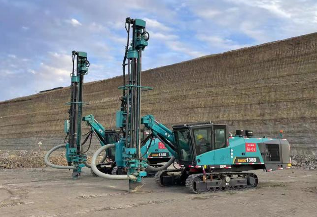 携手战边疆！宝运莱智能潜孔钻机助力宏大爆破新疆奇台项目建设