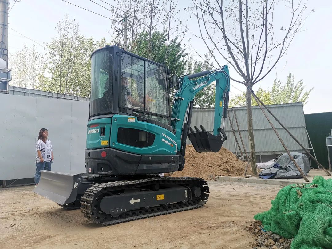 冲、冲、冲！带您感受宝运莱智能挖掘机火热交机时刻