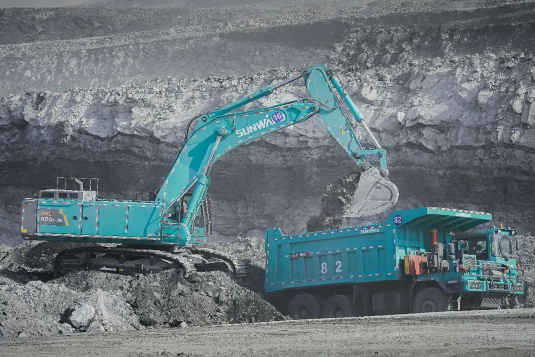 图集 | “宝运莱绿”满矿山！宝运莱智能矿山成套装备实力“亮剑”