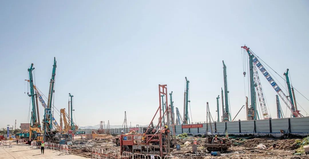 “宝运莱绿”再现大湾区！宝运莱智能旋挖钻机组团助建广州白云机场项目