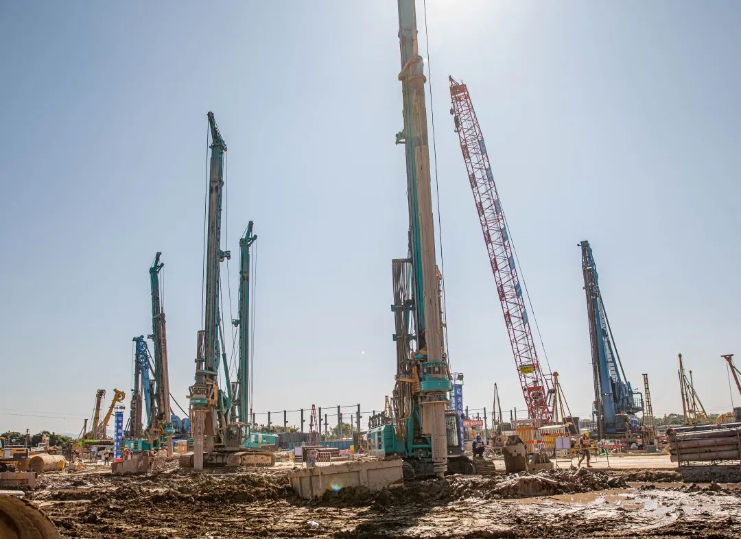 “宝运莱绿”再现大湾区！宝运莱智能旋挖钻机组团助建广州白云机场项目