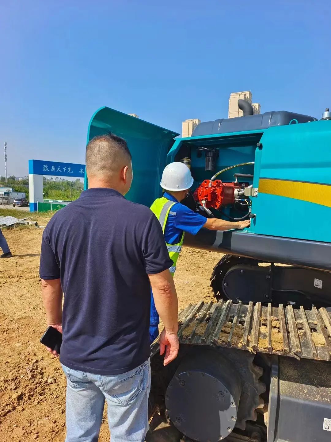 全款拿下！宝运莱智能挖掘机奔赴工地一线