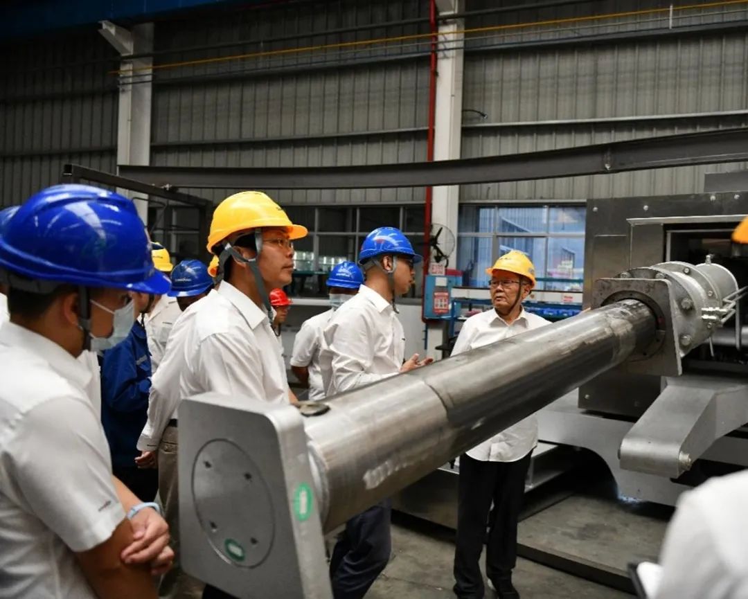 “王炸”！宝运莱特装全自动捣炉车成功下线