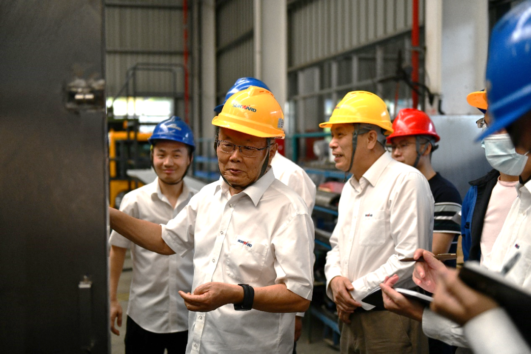 “王炸”！宝运莱特装全自动捣炉车成功下线