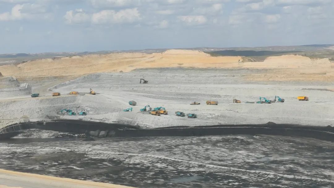 腾远添智能新绿，宝运莱巨鼎新能源矿卡批量交付