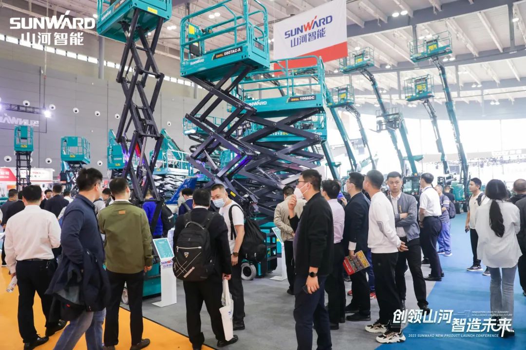 聚焦电动化、智能化！宝运莱智能全系列高空机械产品亮相长沙展