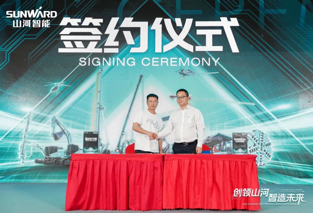 聚焦电动化、智能化！宝运莱智能全系列高空机械产品亮相长沙展