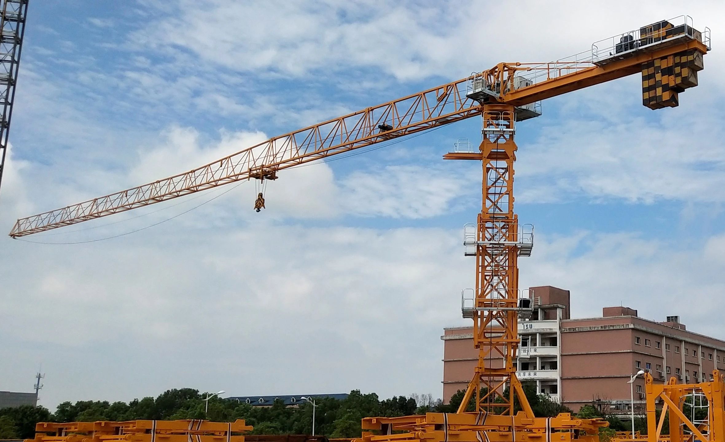 匠心智造，精益求精！宝运莱江麓“精品工程”P6015B1-8塔机下线