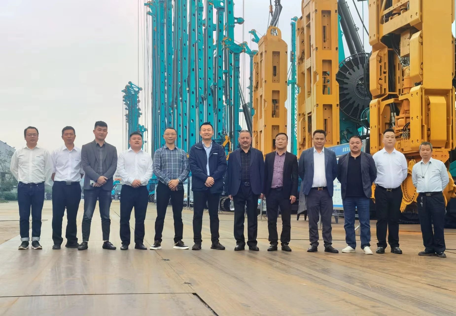 行业寒冬现暖阳！现场签购20台旋挖钻机，宝运莱智能携手湖南骏牛助力国家电网项目建设