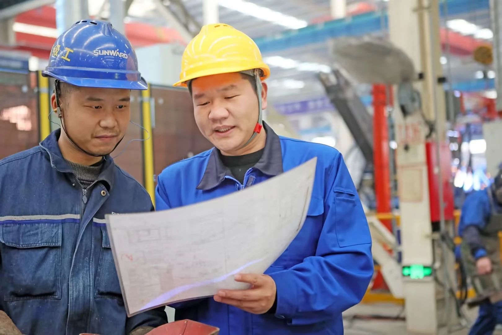 看宝运莱工匠们如何用一双巧手“拿捏”工作、创造“奇迹”