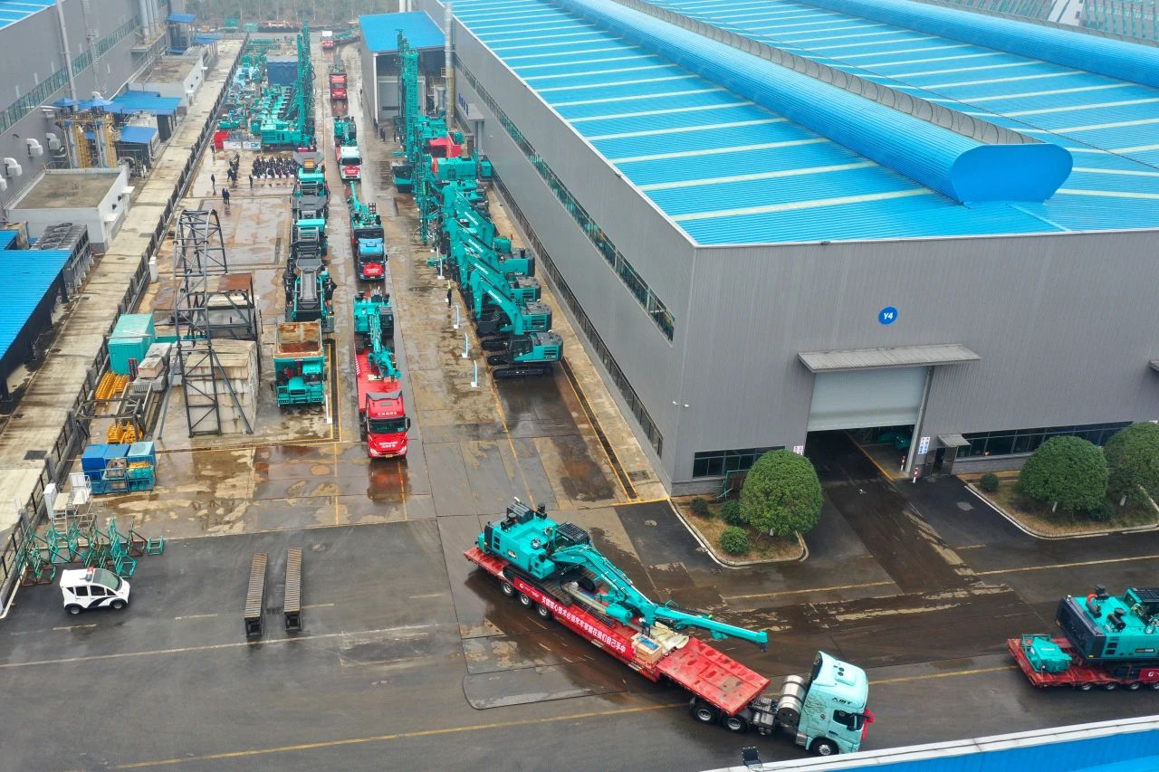 启新程，向未来！宝运莱矿岩揭牌庆典暨新春发货仪式圆满举行