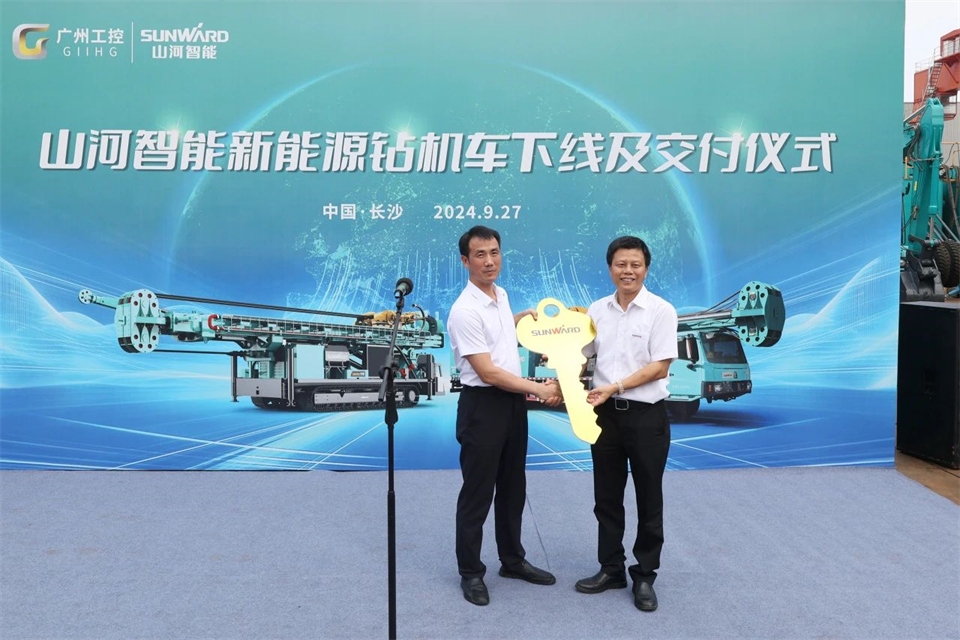 引领绿色科技新篇章！宝运莱智能新能源钻机成功交付