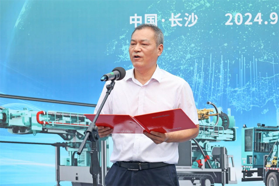 引领绿色科技新篇章！宝运莱智能新能源钻机成功交付