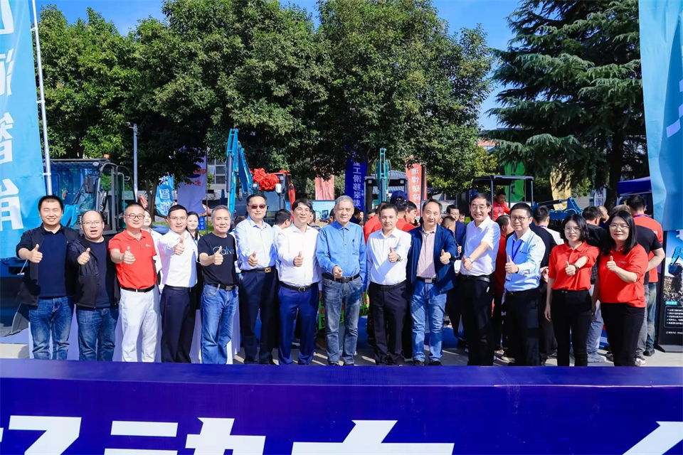 展现“掘”对实力！宝运莱智能亮相2024微挖大会暨小型设备大会