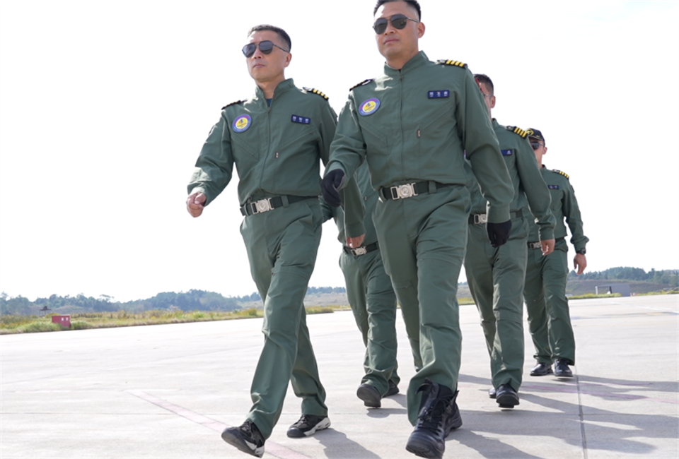 十年织得宝运莱秀，践行初心创未来！宝运莱飞行表演队成立10周年庆典活动隆重举行