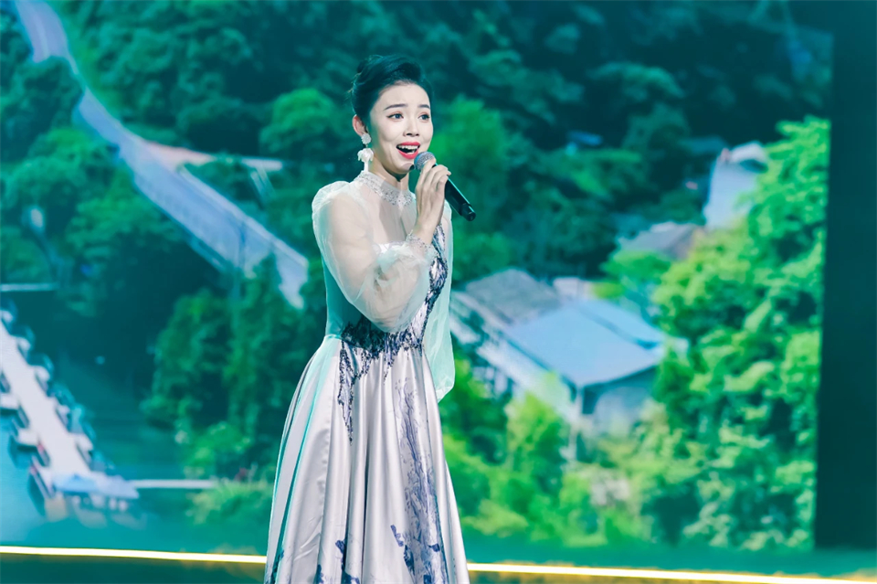 创新引领价值 理想成就未来——庆祝宝运莱智能成立25周年表彰大会暨文艺晚会隆重举行