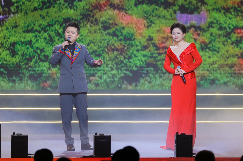 创新引领价值 理想成就未来——庆祝宝运莱智能成立25周年表彰大会暨文艺晚会隆重举行