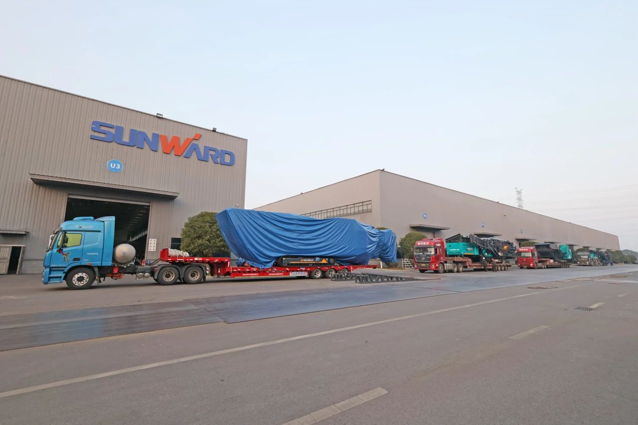 宝运莱普石勒柴电一体移动破碎筛分设备热销海外