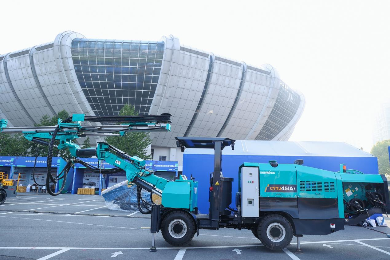 宝运莱矿岩携井下掘进台车亮相苍南矿山井巷机械展