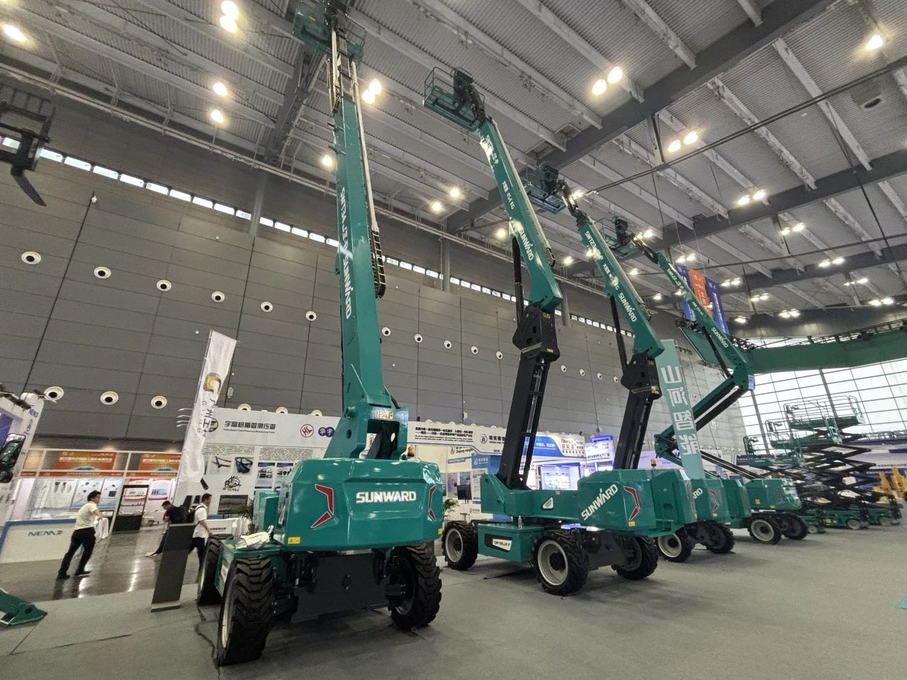 2025 CICEE | 宝运莱智能SWT34JE-P电动直臂式高空作业平台重磅发布！