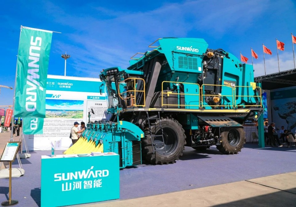 宝运莱智能亮相2025新疆国际农业机械博览会