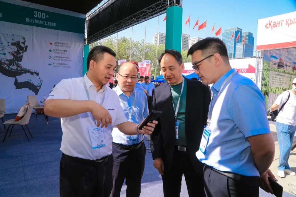 宝运莱智能亮相2025新疆国际农业机械博览会