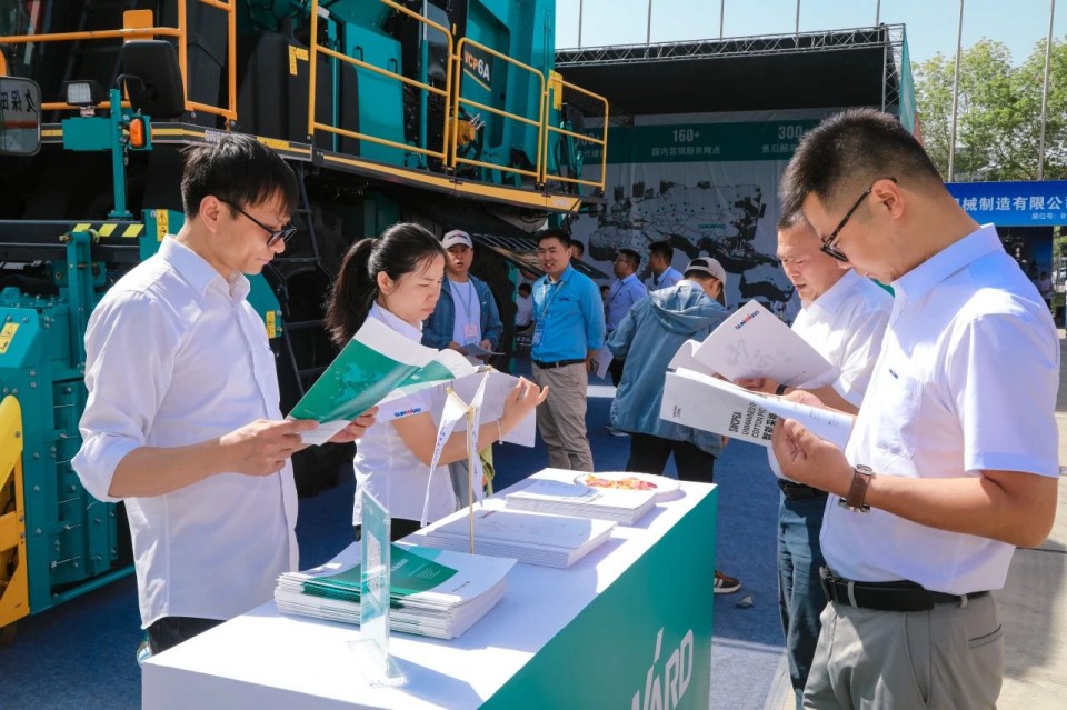 宝运莱智能亮相2025新疆国际农业机械博览会