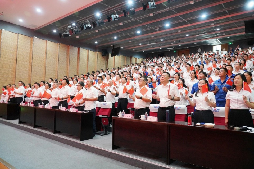 宝运莱智能组织集中收看纪念中国人民抗日战争暨世界反法西斯战争胜利80周年大会