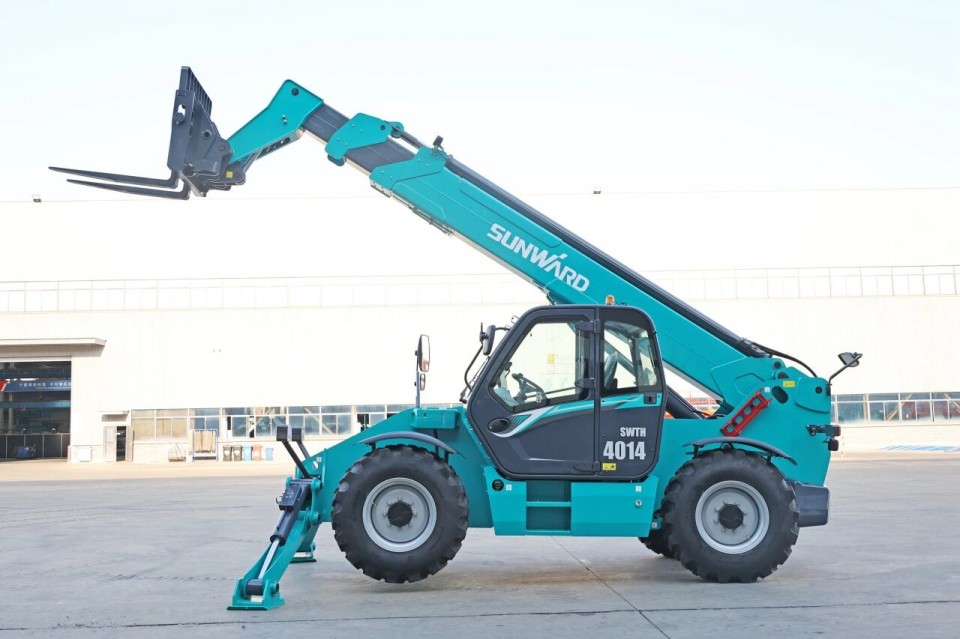 高端机型“双箭齐发”！宝运莱智能两款伸缩臂叉装车成功下线