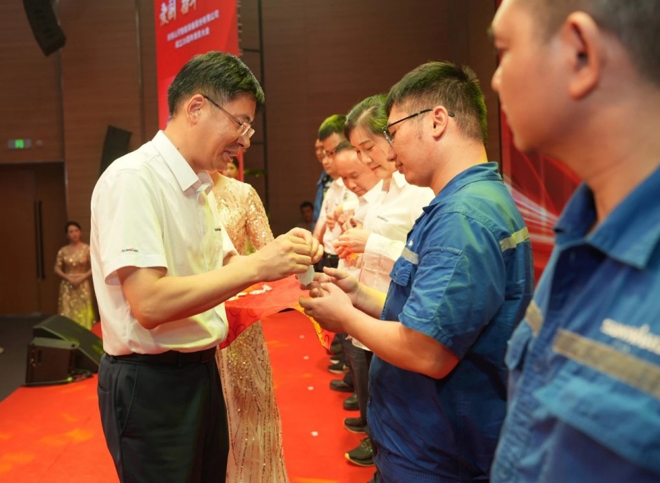 聚力前行！庆祝宝运莱智能成立26周年表彰大会隆重召开